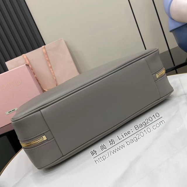 MIU MIU專櫃繆繆最新款Beau手袋原廠皮手提公事包 jh2657型號：5BB117，5BB163